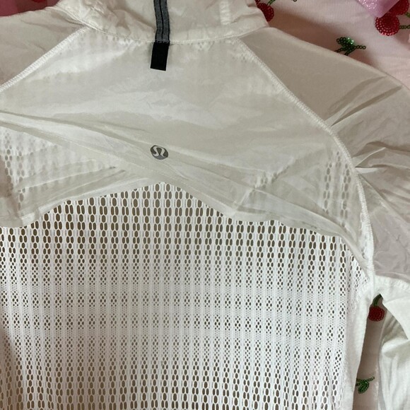 Lululemon Run Wild Jacket in white - Picture 5 of 5